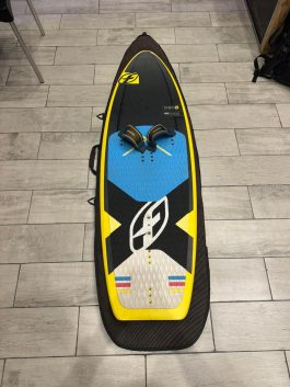 Foil F-one 850 con funda y tabla f-one 156 con 2 Straps.