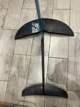 Foil F-one 850 con funda y tabla f-one 156 con 2 Straps.